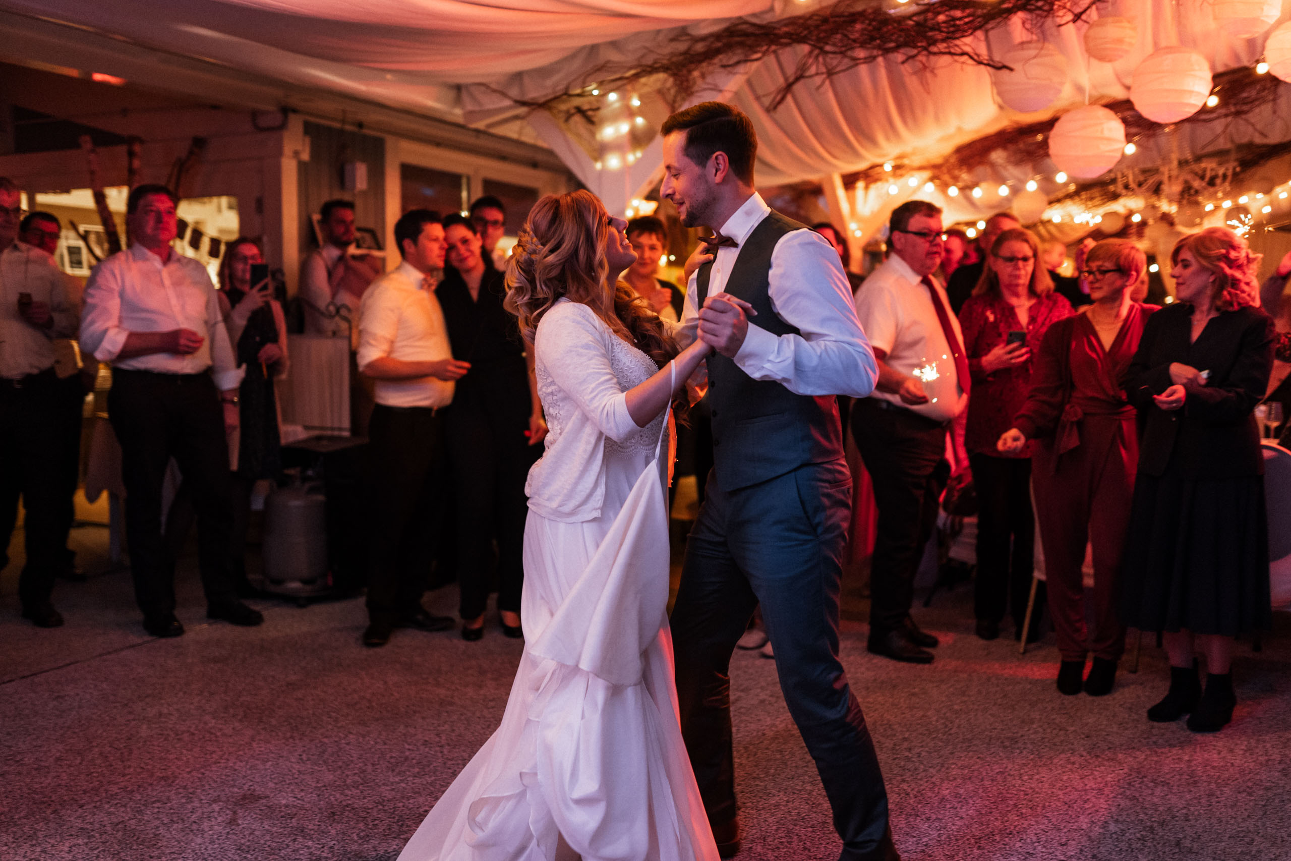 Brautpaar beim Hochzeitstanz